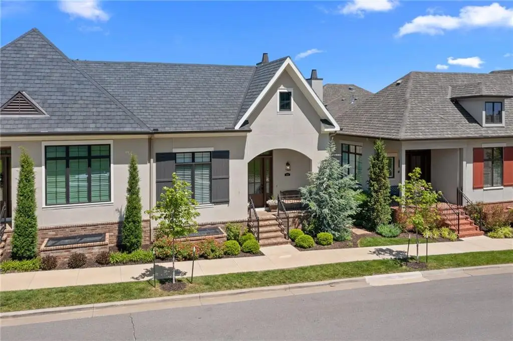 9257 Parkside Drive, Prairie Village, KS 66207 - #1