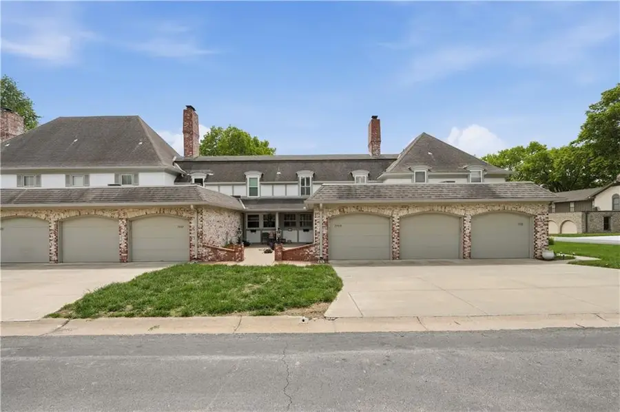 7709 W 102nd Street, Overland Park, KS 66212 - #3