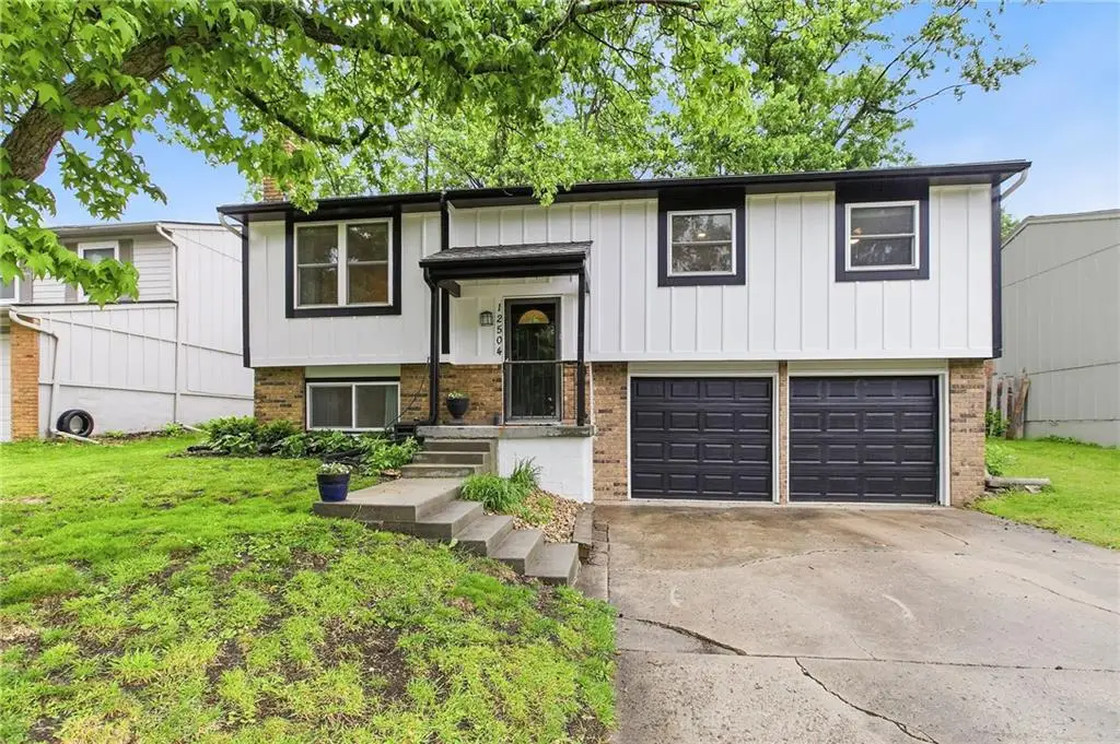 12504 S Summertree Lane, Olathe, KS 66062 - #1