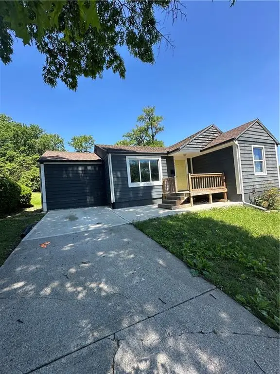 3618 E Gregory Boulevard, Kansas City, MO 64132