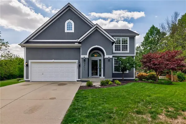 10131 Redbud Lane, Lenexa, KS 66220