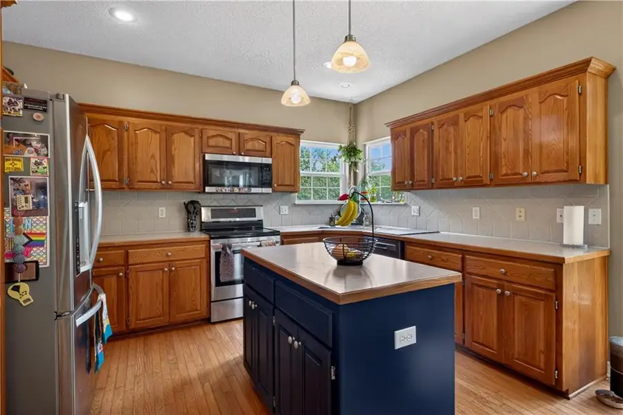 10131 Redbud Lane, Lenexa, KS 66220 - #2