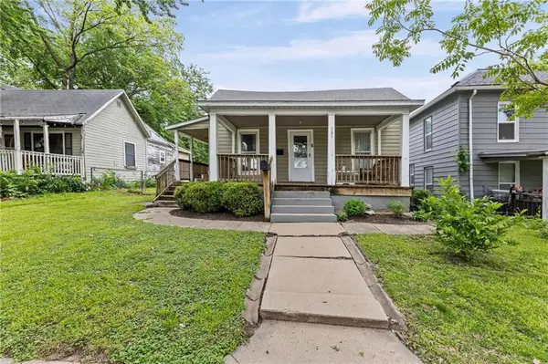 131 S Oak Street, Ottawa, KS 66067