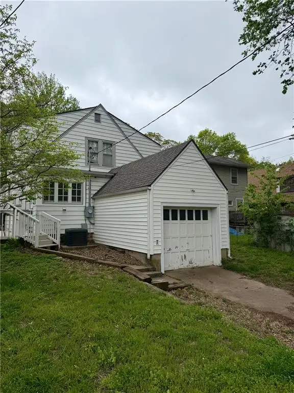 616 Chestnut Street, Leavenworth, KS 66048 - #3