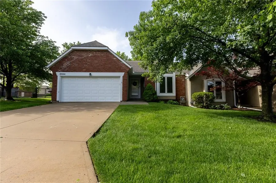 8594 Caenen Lake Court, Lenexa, KS 66215 - #2
