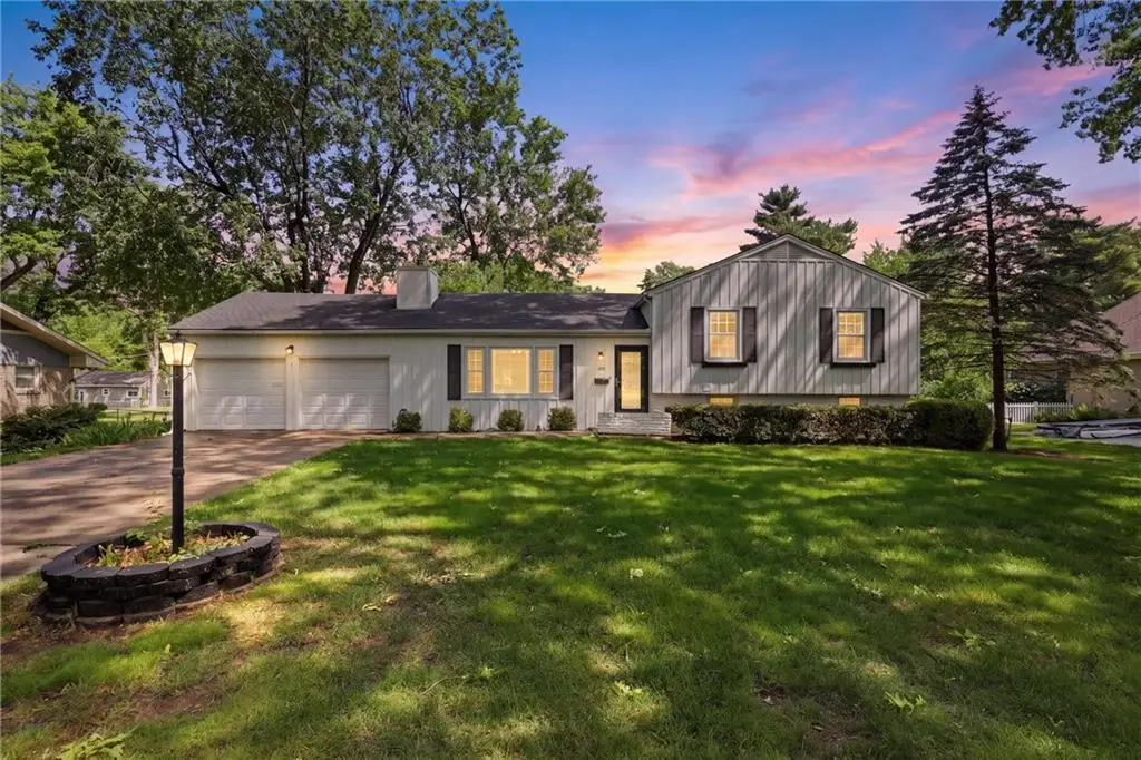 306 W 114th Street, Kansas City, MO 64114 - #1