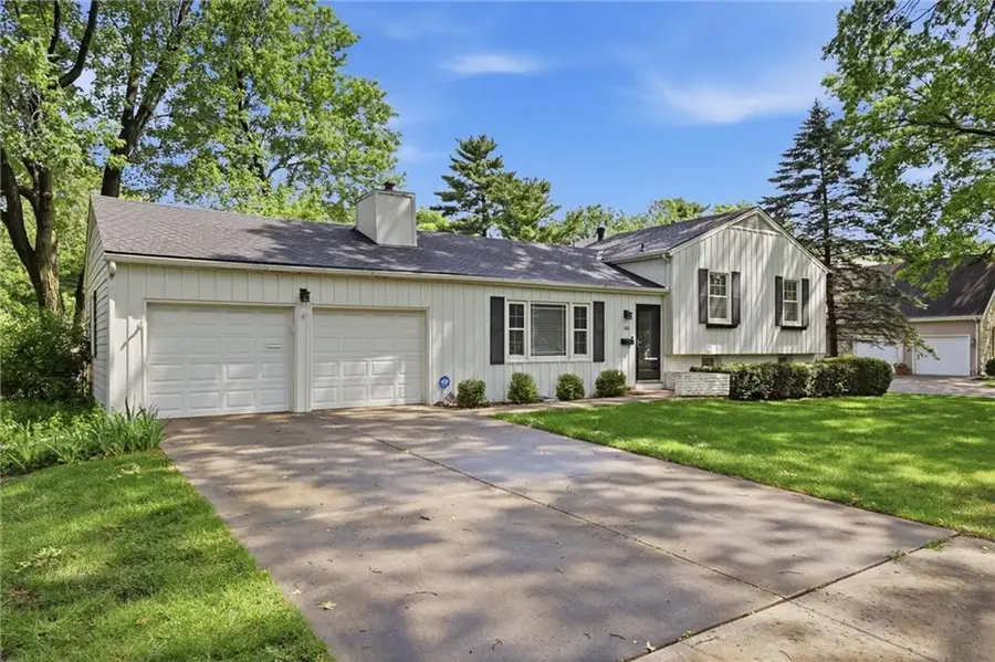306 W 114th Street, Kansas City, MO 64114 - #3