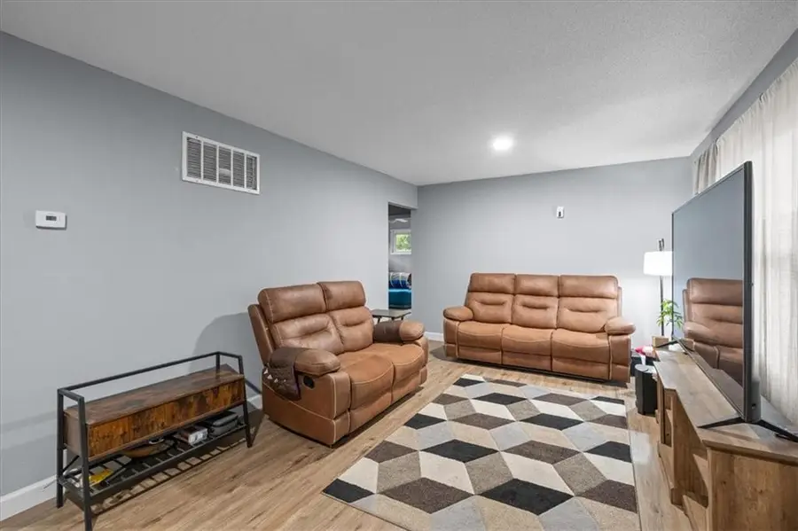 10711 Ewing Drive, Kansas City, MO 64134 - #2