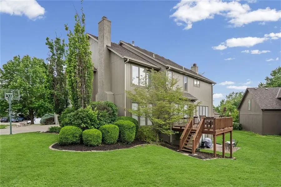 8011 Parkview Drive, Parkville, MO 64152 - #2