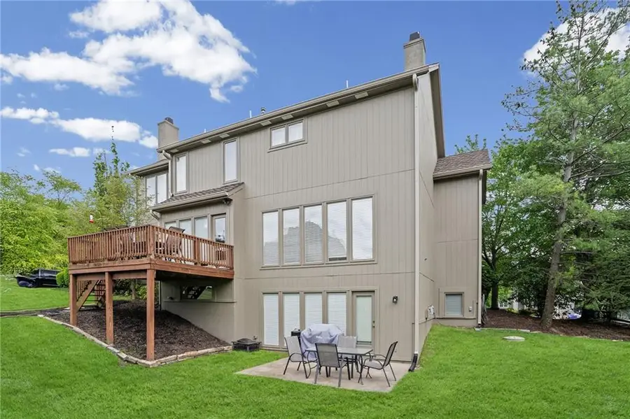 8011 Parkview Drive, Parkville, MO 64152 - #3