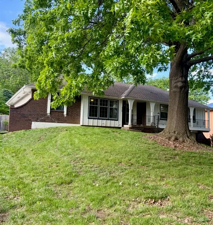 3504 NE 60th Street, Gladstone, MO 64119 - #2