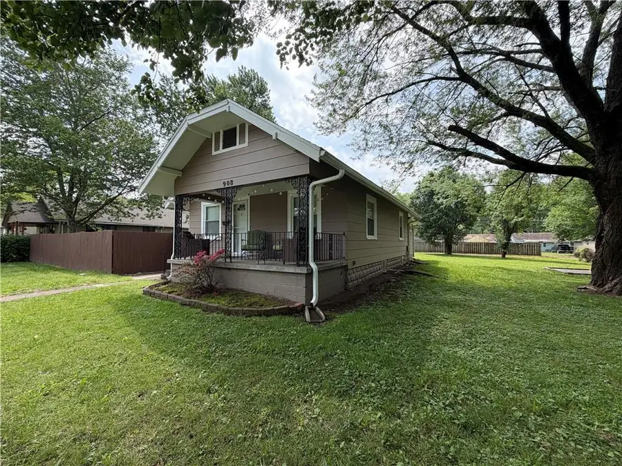 908 E 10th Street, Pittsburg, KS 66762 - #2