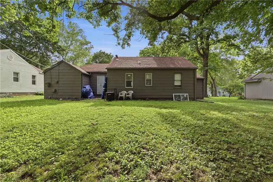 11217 Applewood Drive, Kansas City, MO 64134 - #3