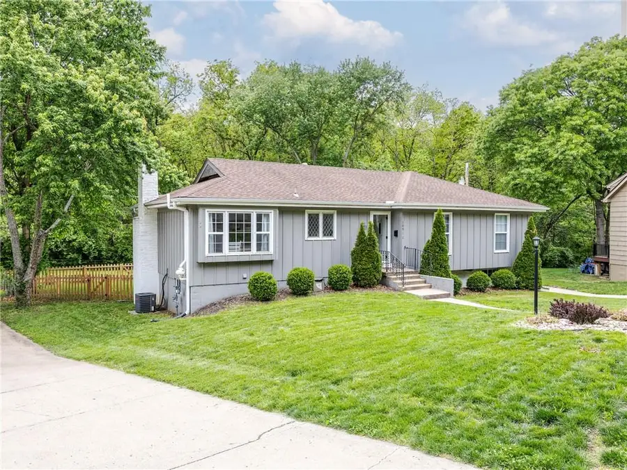 10912 NE Madison Avenue, Kansas City, MO 64114 - #2