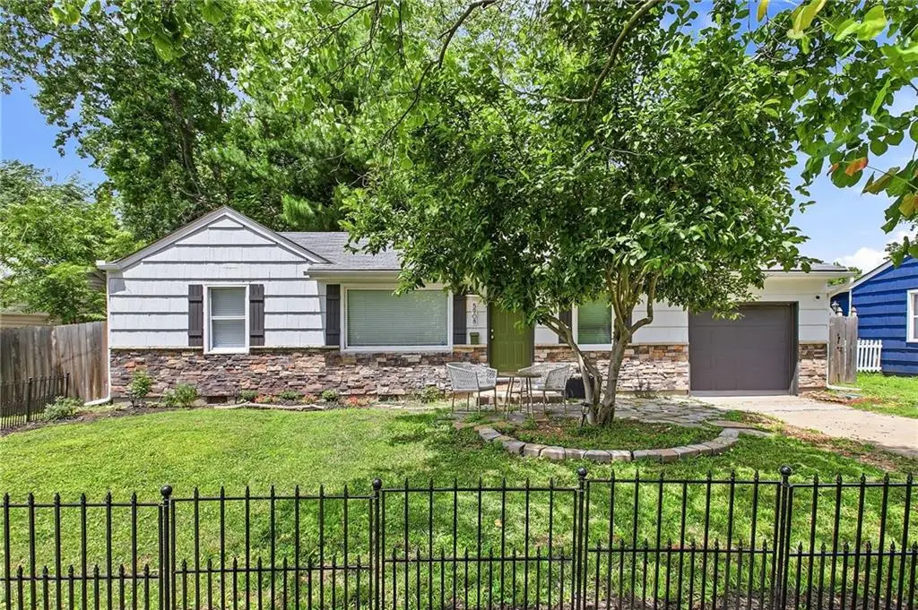 5908 E 101st Street, Kansas City, MO 64134 - #1