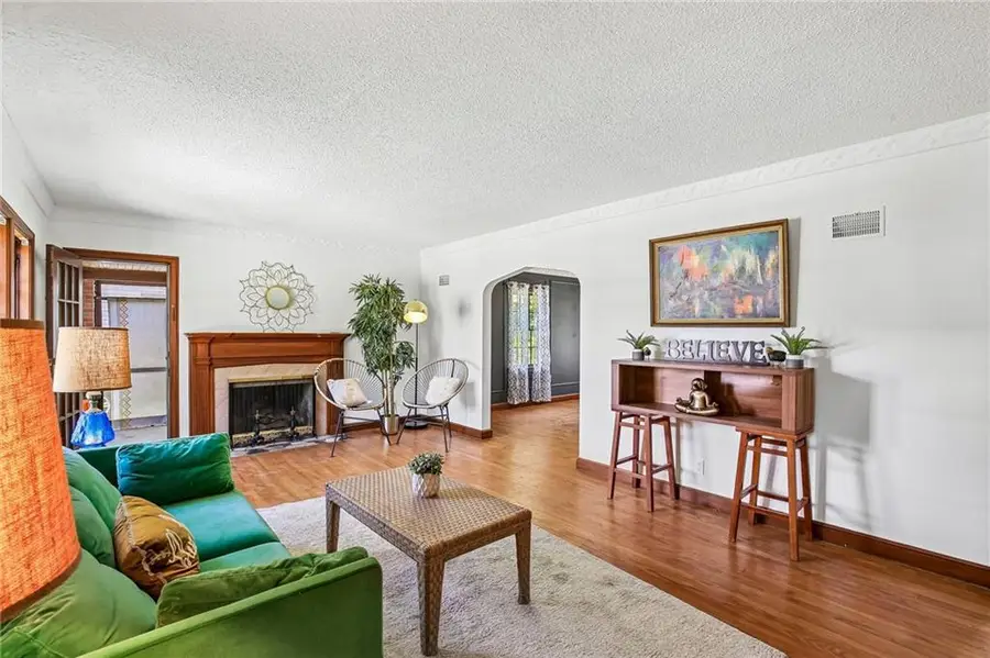 415 E 75th Street, Kansas City, MO 64131 - #3