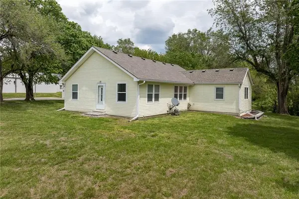 11787 State Route Cc Highway, Savannah, MO 64485