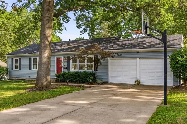 5519 W 101st Street, Overland Park, KS 66207