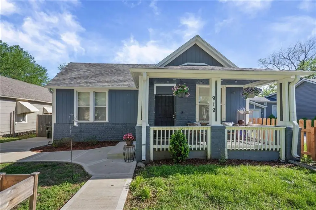919 Pottawatomie Street, Leavenworth, KS 66048 - #1