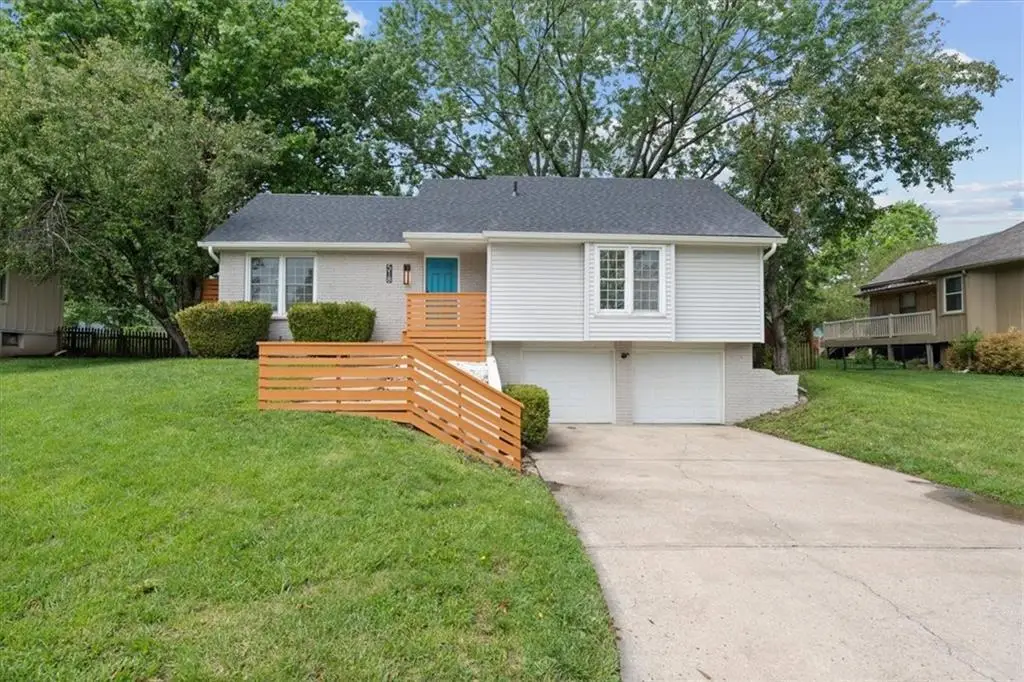 518 SE Richardson Place, Lees Summit, MO 64063 - #1