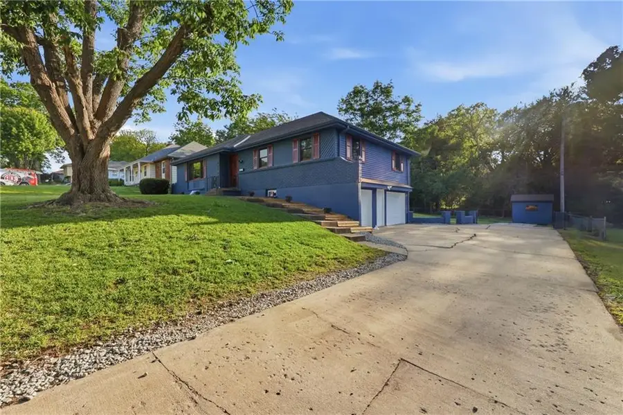 6518 Sterling Avenue, Raytown, MO 64133 - #2