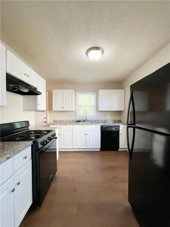 9512 Charlotte Street, Kansas City, MO 64131 - #3