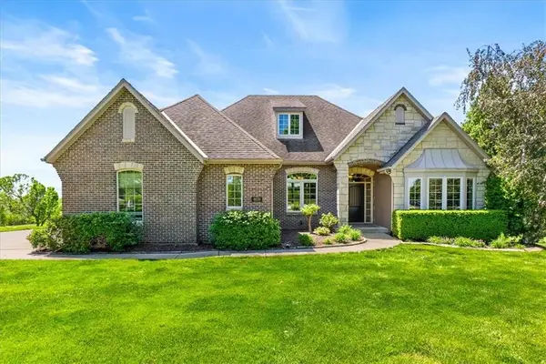 8070 Green Glades Court, Parkville, MO 64152
