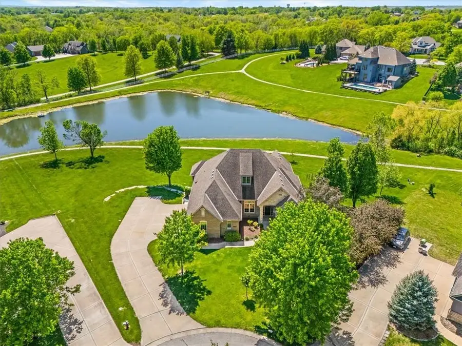 8070 Green Glades Court, Parkville, MO 64152 - #3