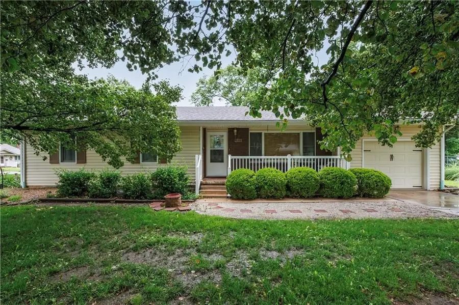 1136 Monroe Street, Fredonia, KS 66736 - #3