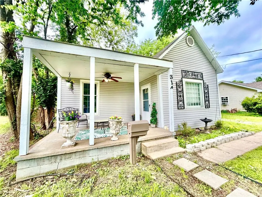 314 E Vernon Street N, Nevada, MO 64772 - #1