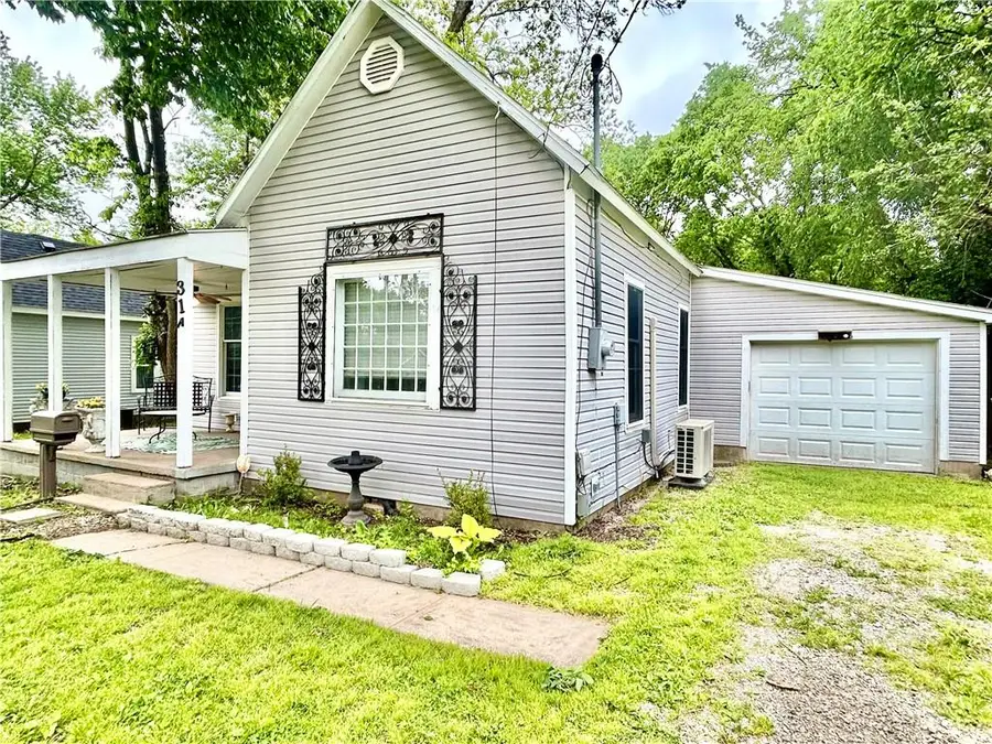 314 E Vernon Street N, Nevada, MO 64772 - #3