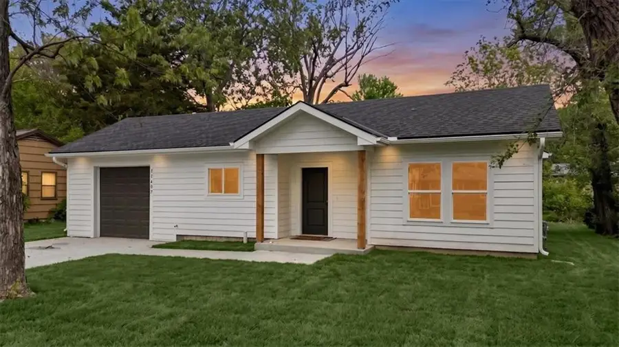 11407 Spruce Avenue, Kansas City, MO 64137 - #2