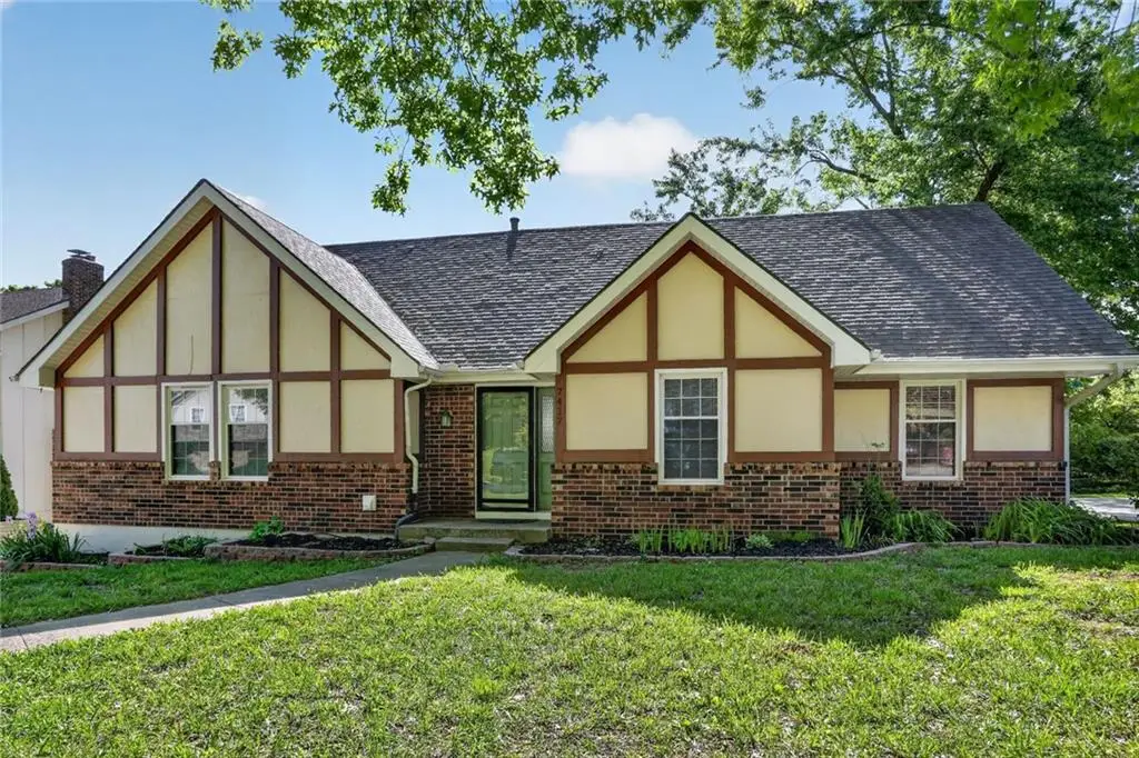 7417 N Park Avenue, Gladstone, MO 64118 - #1