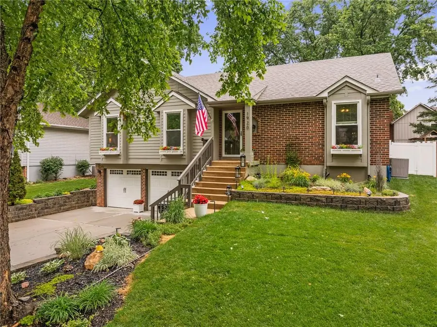1920 E Jamestown Drive, Olathe, KS 66062 - #2