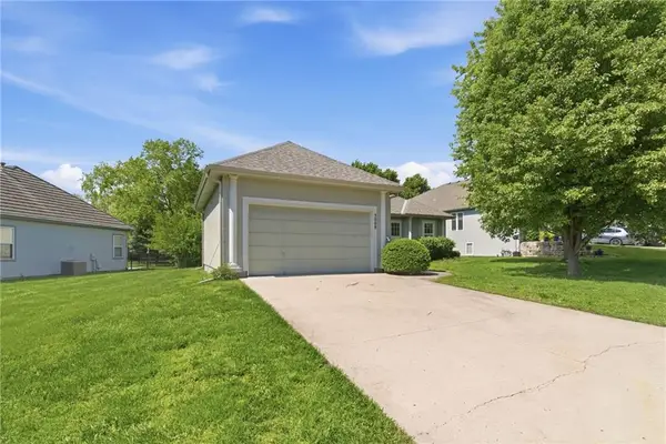 3008 SW 9th Terrace, Lee's Summit, MO 64081