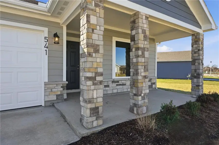 628 W Bluebird Street, Gardner, KS 66030 - #2