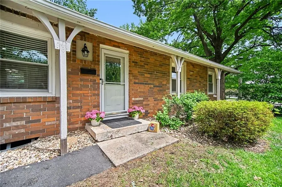7025 Halsey Drive, Shawnee, KS 66216 - #3