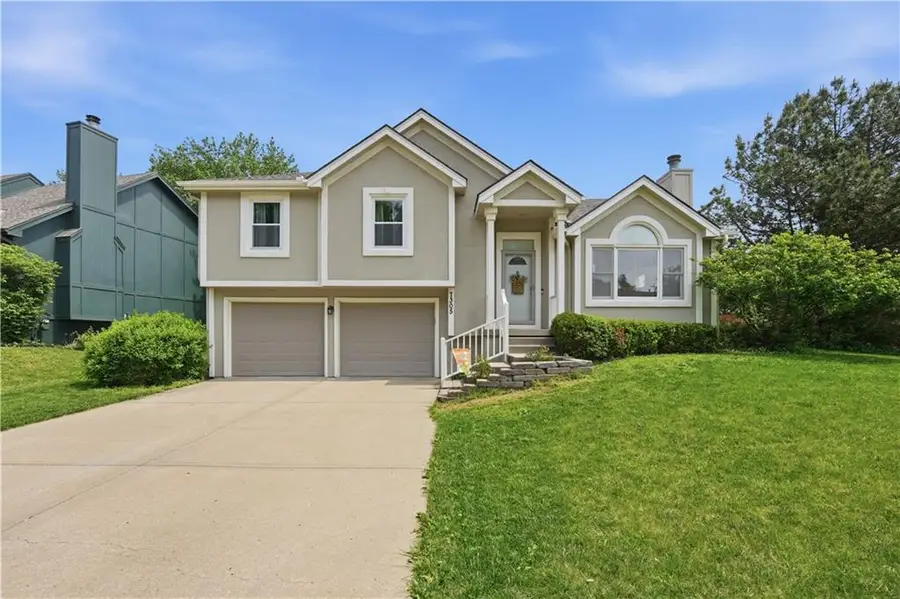 7305 N Richmond Avenue, Kansas City, MO 64158 - #2