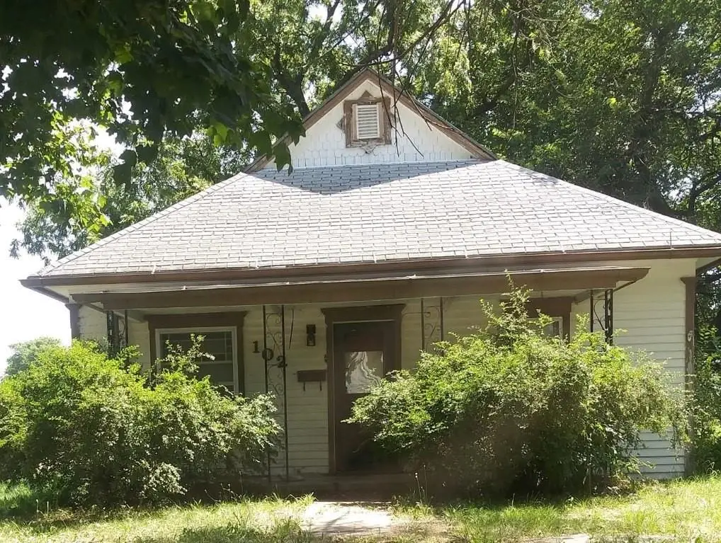 102 S E Street, Herington, KS 67449 - #1