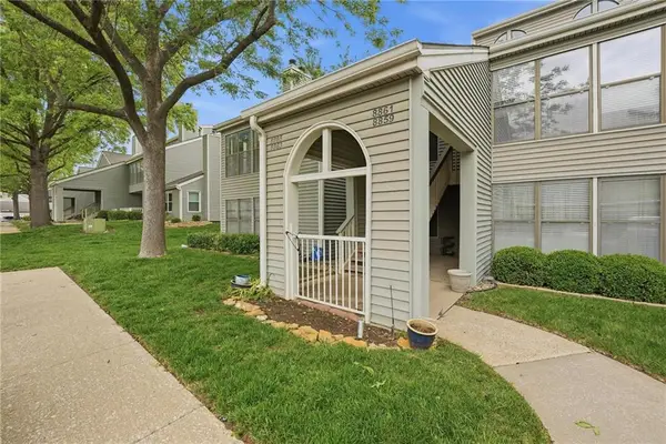 8861 W 106th Terrace, Overland Park, KS 66212