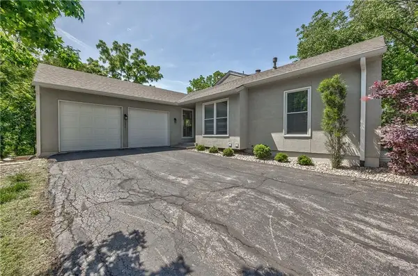 10781 Oakmont Street, Overland Park, KS 66210