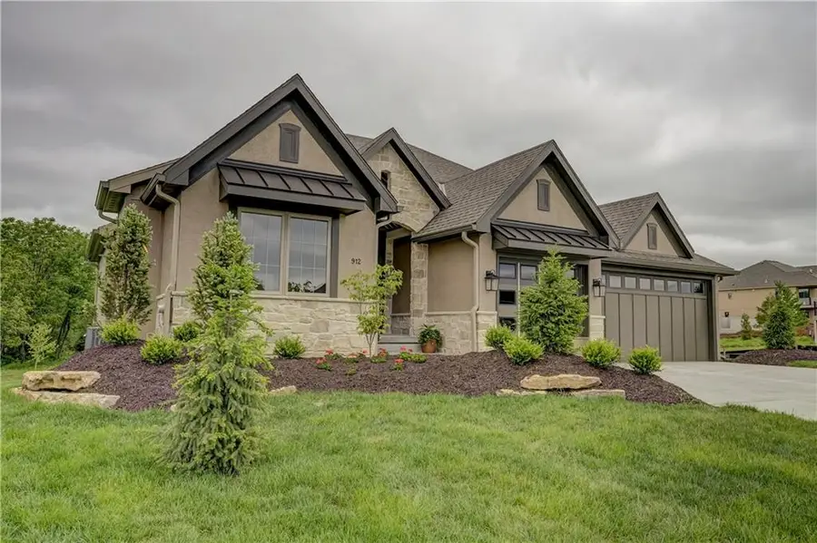 912 Savannah Lane, Greenwood, MO 64034 - #2