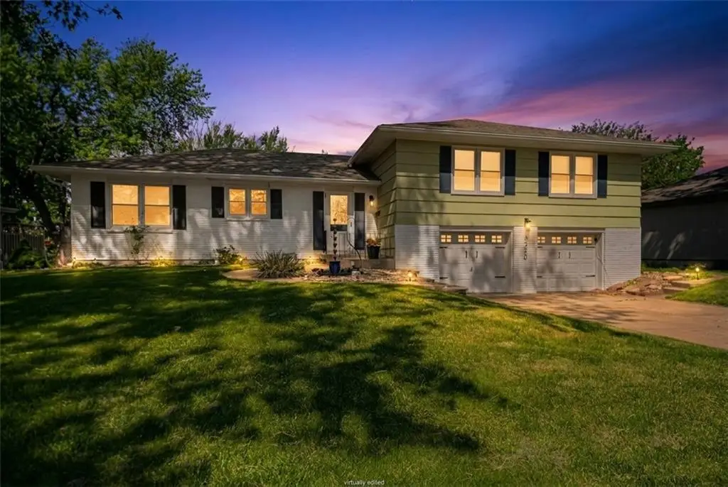 3220 N Chippewa Drive, Kansas City, MO 64116 - #1