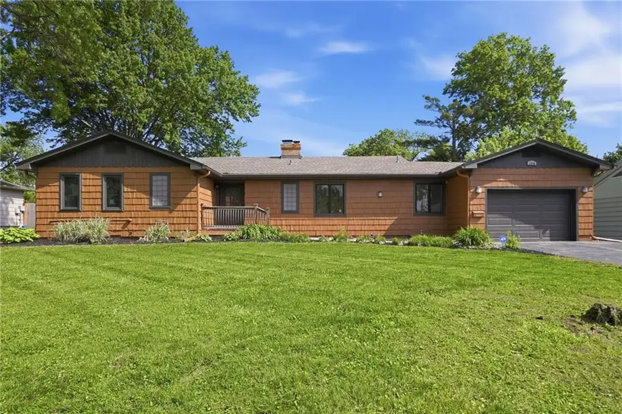 1316 E 108th Street, Kansas City, MO 64131 - #2