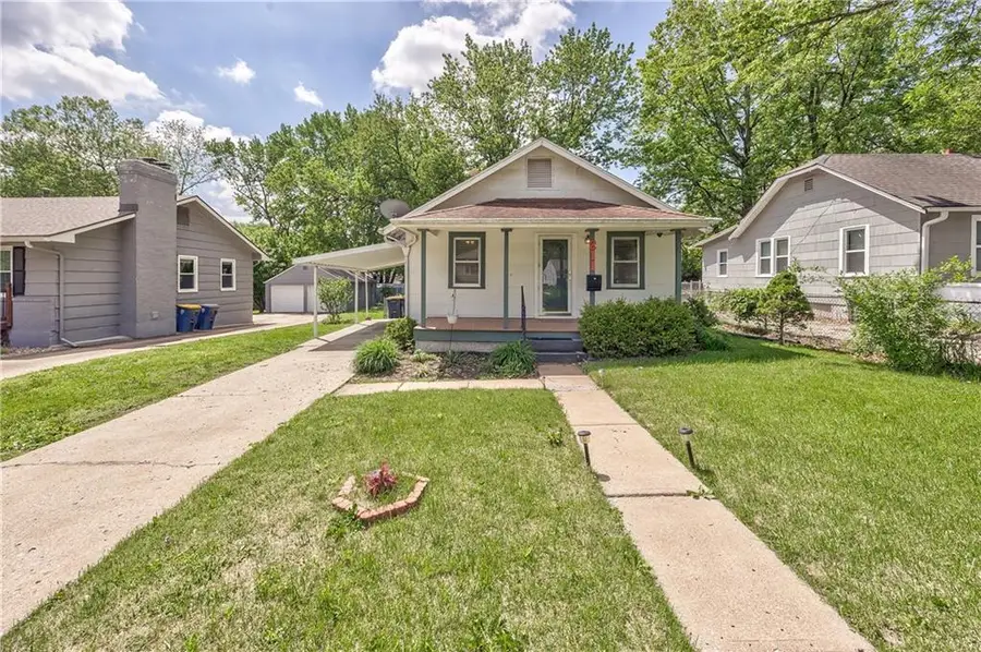 211 E 80th Terrace, Kansas City, MO 64114 - #3