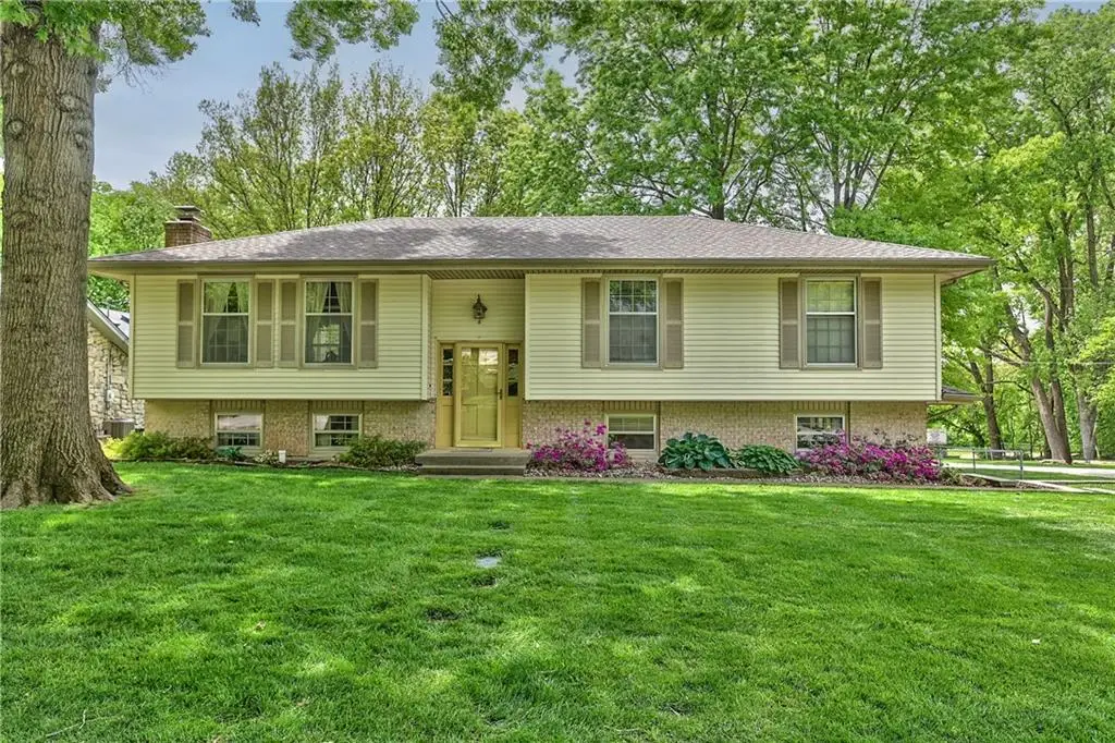 5816 Whispering Oaks Lane, Kansas City, MO 64152 - #1