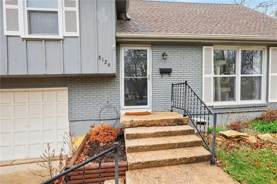 8126 E 134th Street, Grandview, MO 64030 - #3