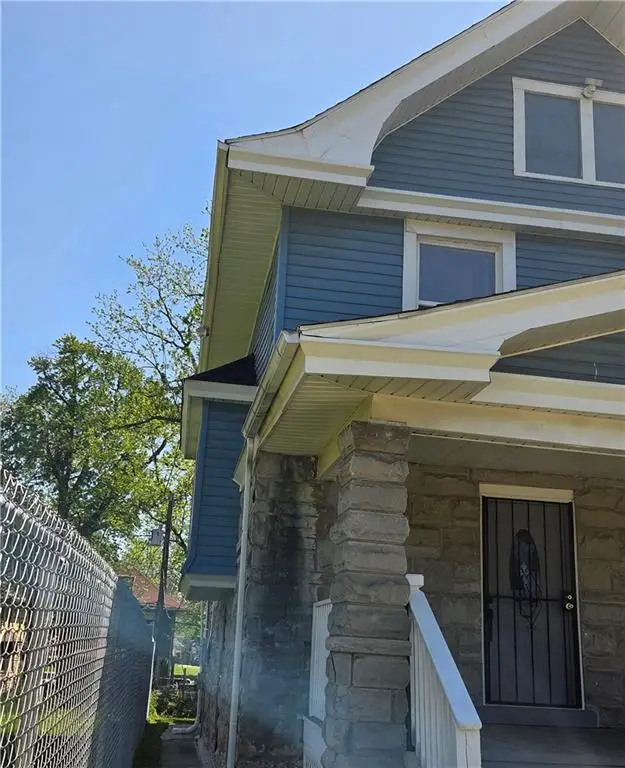 3321 Wabash Avenue, Kansas City, MO 64109 - #3