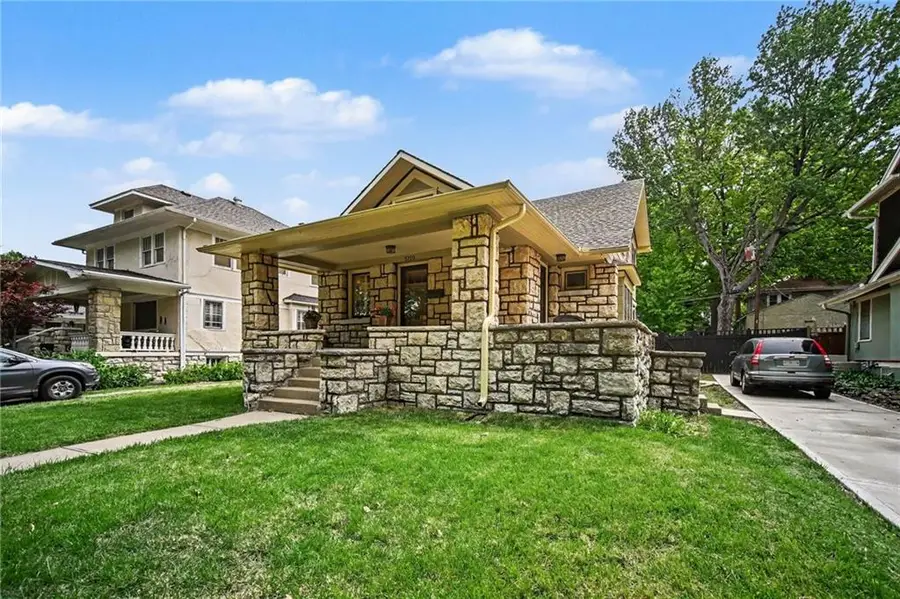 5729 Charlotte Street, Kansas City, MO 64110 - #2