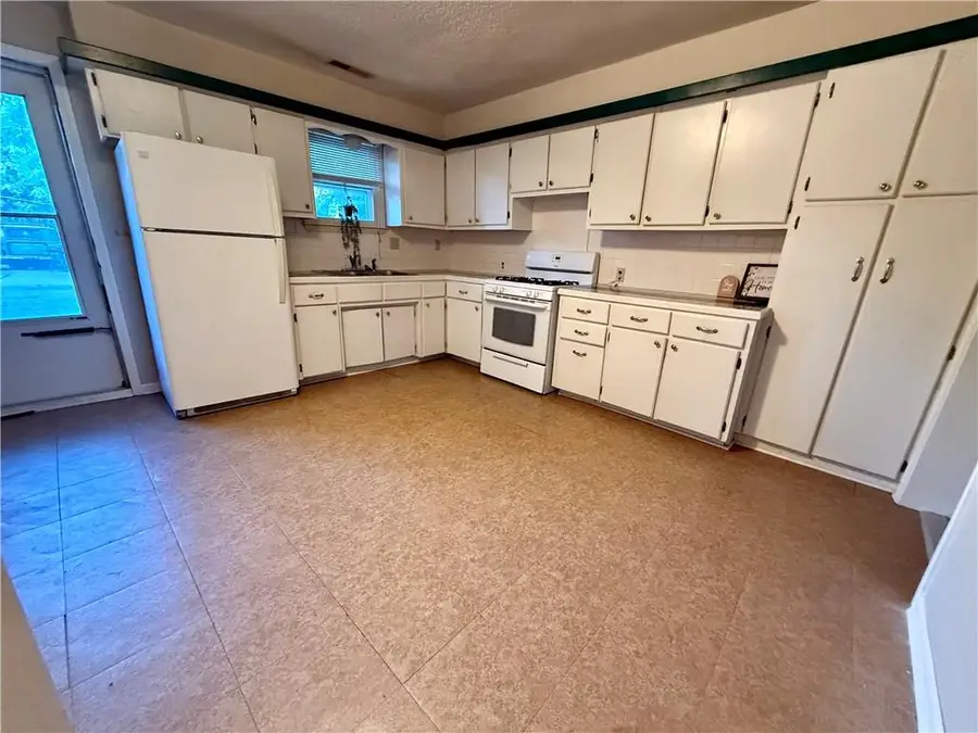 802 W Lexington Street, Richmond, MO 64085 - #2